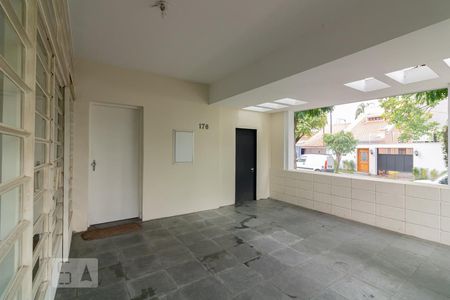 Casa à venda com 220m², 3 quartos e 3 vagas Casa à venda com 220m², 3 quartos e 3 vagasQuintal