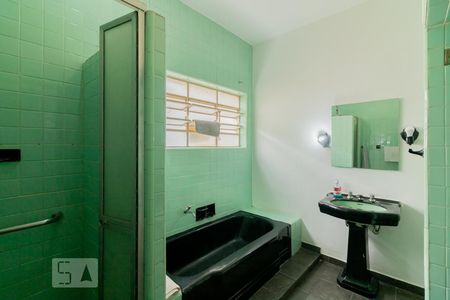 Casa à venda com 220m², 3 quartos e 3 vagas Casa à venda com 220m², 3 quartos e 3 vagasBanheiro