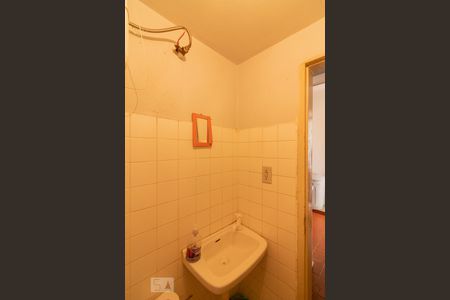 Casa à venda com 220m², 3 quartos e 3 vagas Casa à venda com 220m², 3 quartos e 3 vagasBanheiro de Serviço