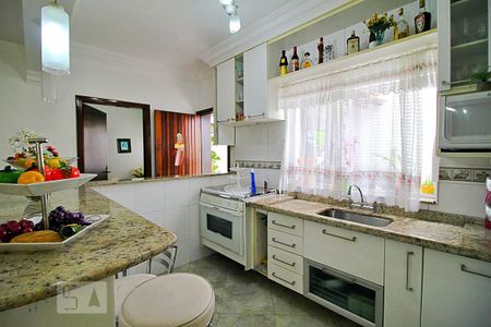 Casa para alugar com 400m², 4 quartos e 30 vagasCozinha