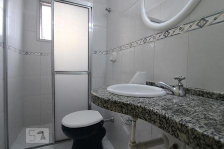 Banheiro de apartamento para alugar com 1 quarto, 42m² em Santo Amaro, São Paulo