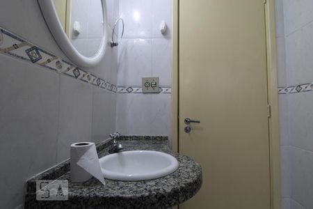 Banheiro de apartamento para alugar com 1 quarto, 42m² em Santo Amaro, São Paulo