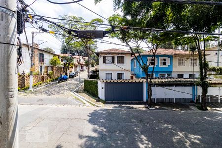 Casa para alugar com 380m², 4 quartos e 2 vagas Casa para alugar com 380m², 4 quartos e 2 vagasVista dos fundos