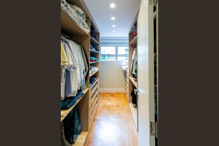 Apartamento à venda com 122m², 2 quartos e 1 vagaCloset