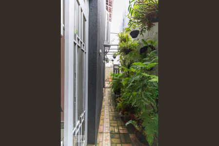 Casa à venda com 134m², 2 quartos e 2 vagasCorredor lateral