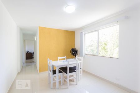 Sala de Apartamento com 2 quartos, 53m² Jacarepaguá