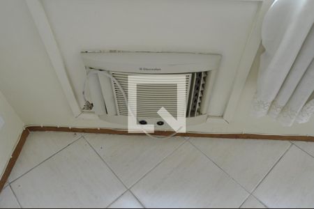 Sala de apartamento para alugar com 2 quartos, 45m² em Todos Os Santos, Rio de Janeiro