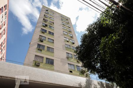 Apartamento para alugar com 45m², 2 quartos e 1 vaga Apartamento para alugar com 45m², 2 quartos e 1 vagaFachada