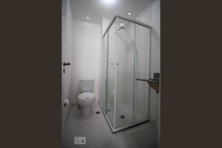 Banheiro de kitnet/studio para alugar com 1 quarto, 19m² em Brás, São Paulo