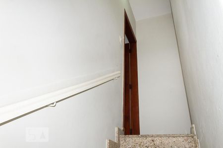 Escada de casa à venda com 2 quartos, 130m² em Jardim São Miguel, São Paulo