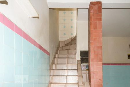 Casa à venda com 130m², 2 quartos e 1 vagaEscada