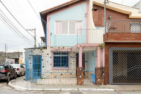 Casa à venda com 130m², 2 quartos e 1 vagaFachada