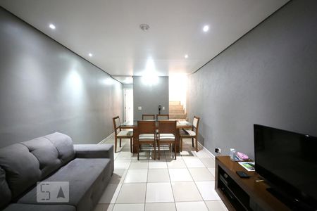 Sala de casa para alugar com 3 quartos, 200m² em Jardim Promissão, São Paulo