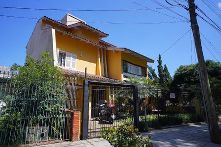 Casa à venda com 381m², 5 quartos e 5 vagasFachada Rua