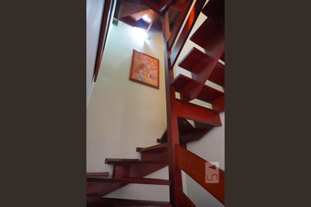 Casa à venda com 381m², 5 quartos e 5 vagasEscada para dormitorios