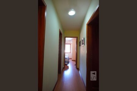 Casa à venda com 381m², 5 quartos e 5 vagasCorredor