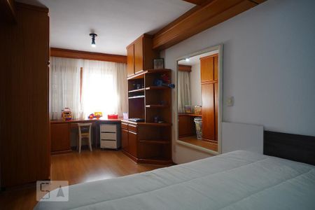 Casa à venda com 381m², 5 quartos e 5 vagasQuarto 1