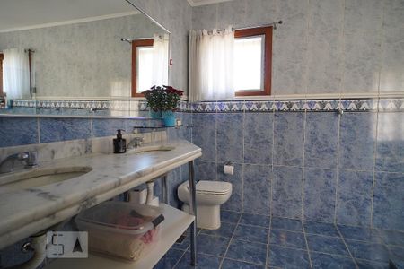 Casa à venda com 381m², 5 quartos e 5 vagasSuite - Banheiro