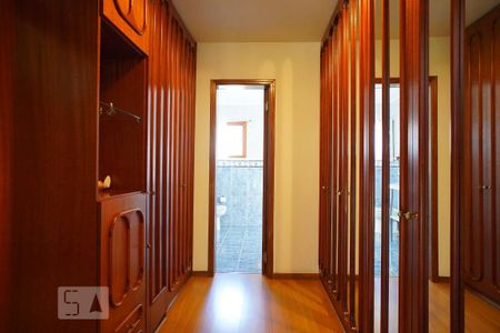 Casa à venda com 381m², 5 quartos e 5 vagasSuite - Closet