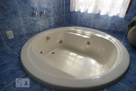 Casa à venda com 381m², 5 quartos e 5 vagasSuite - Banheiro