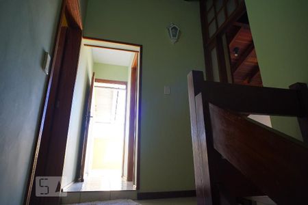 Casa à venda com 381m², 5 quartos e 5 vagasEscada para Quarto de Serviço