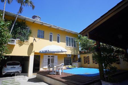 Casa à venda com 381m², 5 quartos e 5 vagasPiscina
