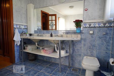 Casa à venda com 381m², 5 quartos e 5 vagasSuite - Banheiro