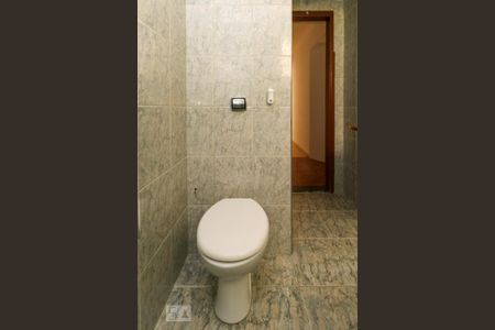 Apartamento para alugar com 71m², 3 quartos e sem vagaBanheiro 