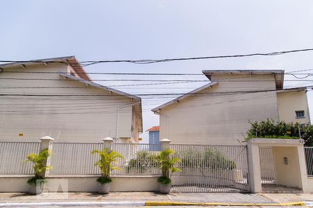Casa de condomínio à venda com 150m², 3 quartos e 2 vagas Casa de condomínio à venda com 150m², 3 quartos e 2 vagasFachada