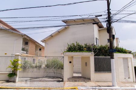 Casa de condomínio à venda com 150m², 3 quartos e 2 vagas Casa de condomínio à venda com 150m², 3 quartos e 2 vagasFachada