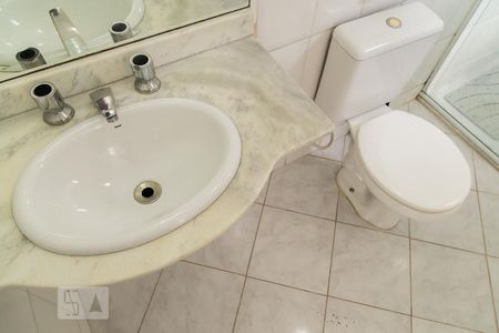 Casa de condomínio à venda com 150m², 3 quartos e 2 vagas Casa de condomínio à venda com 150m², 3 quartos e 2 vagasBanheiro da suíte - Detalhe