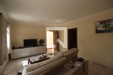 Sala de casa para alugar com 4 quartos, 200m² em Jardim Luanda, São Paulo