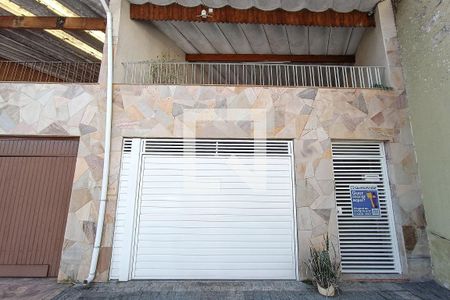 Casa à venda com 100m², 2 quartos e 1 vaga Casa à venda com 100m², 2 quartos e 1 vagaFachada