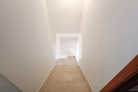 Casa à venda com 100m², 2 quartos e 1 vaga Casa à venda com 100m², 2 quartos e 1 vagaEscada