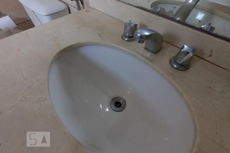 Apartamento para alugar com 70m², 1 quarto e 2 vagasBanheiro da Suíte