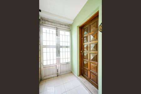 Casa à venda com 150m², 3 quartos e 2 vagasHall social