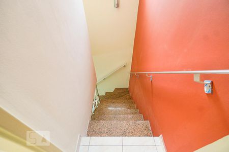 Casa à venda com 150m², 3 quartos e 2 vagasEscada