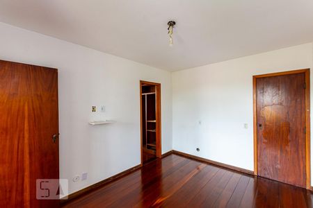 Casa de condomínio à venda com 362m², 4 quartos e 2 vagas Casa de condomínio à venda com 362m², 4 quartos e 2 vagasSuite 1