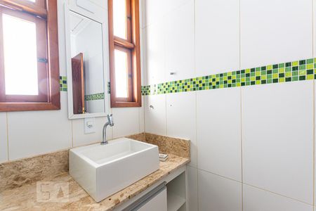 Casa de condomínio à venda com 362m², 4 quartos e 2 vagas Casa de condomínio à venda com 362m², 4 quartos e 2 vagasBanheiro da Suíte 2