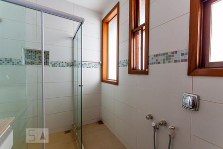 Casa de condomínio à venda com 362m², 4 quartos e 2 vagas Casa de condomínio à venda com 362m², 4 quartos e 2 vagasBanheiro da Suíte 1