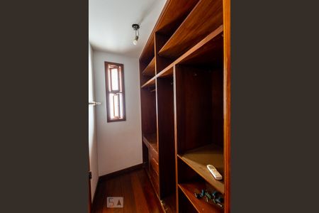 Casa de condomínio à venda com 362m², 4 quartos e 2 vagas Casa de condomínio à venda com 362m², 4 quartos e 2 vagasSuite 1