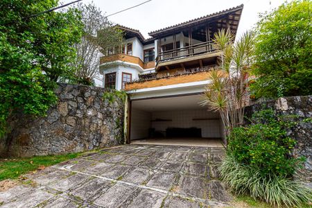 Casa de condomínio à venda com 362m², 4 quartos e 2 vagas Casa de condomínio à venda com 362m², 4 quartos e 2 vagasEntrada