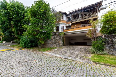 Casa de condomínio à venda com 362m², 4 quartos e 2 vagas Casa de condomínio à venda com 362m², 4 quartos e 2 vagasEntrada