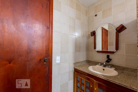 Casa de condomínio à venda com 362m², 4 quartos e 2 vagas Casa de condomínio à venda com 362m², 4 quartos e 2 vagasBanheiro