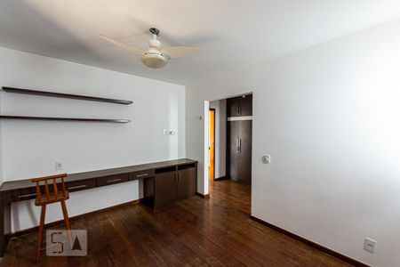 Casa de condomínio à venda com 362m², 4 quartos e 2 vagas Casa de condomínio à venda com 362m², 4 quartos e 2 vagasSuite 2