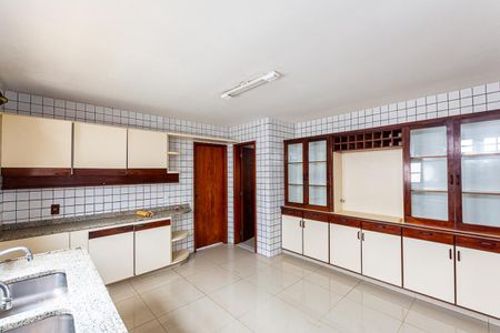 Casa de condomínio à venda com 362m², 4 quartos e 2 vagas Casa de condomínio à venda com 362m², 4 quartos e 2 vagasCozinha