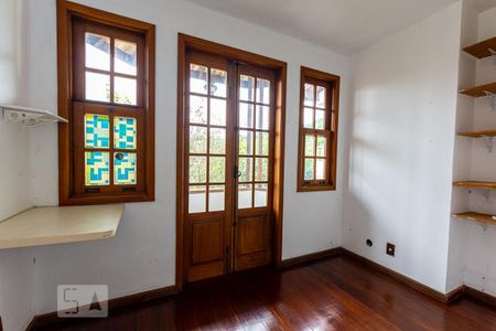 Casa de condomínio à venda com 362m², 4 quartos e 2 vagas Casa de condomínio à venda com 362m², 4 quartos e 2 vagasSuite 1