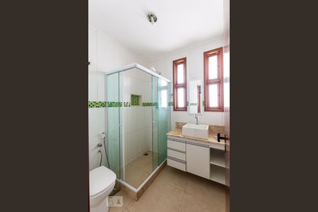 Casa de condomínio à venda com 362m², 4 quartos e 2 vagas Casa de condomínio à venda com 362m², 4 quartos e 2 vagasBanheiro da Suíte 2