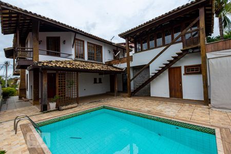 Casa de condomínio à venda com 362m², 4 quartos e 2 vagas Casa de condomínio à venda com 362m², 4 quartos e 2 vagasPiscina
