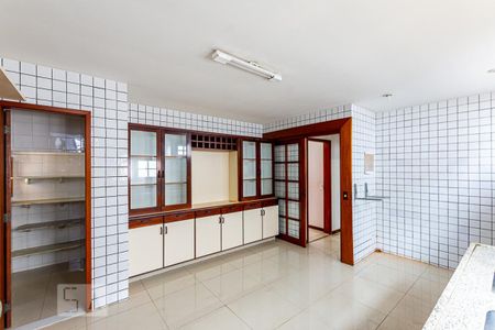 Casa de condomínio à venda com 362m², 4 quartos e 2 vagas Casa de condomínio à venda com 362m², 4 quartos e 2 vagasCozinha